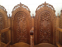 Церковь Лимассола - Украшенные спинки деревянных кресел