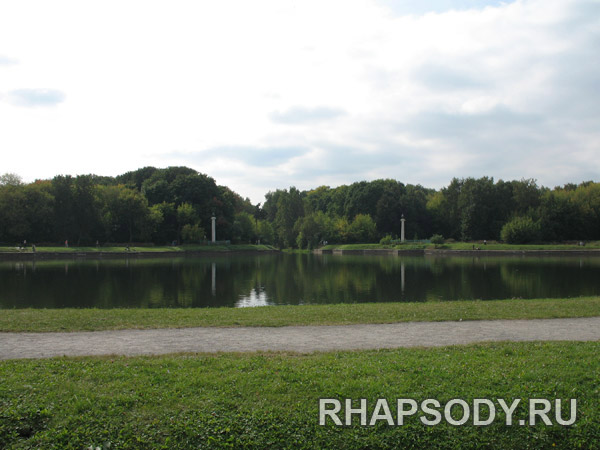 Вид на пруд и парк со стороны Дворца - Усадьба Кусково