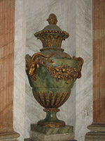 Декоративная ваза - Дворец Кусково, Парадные сени