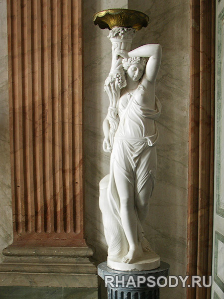 Мраморная статуя девушки - Дворец Кусково, Парадные сени