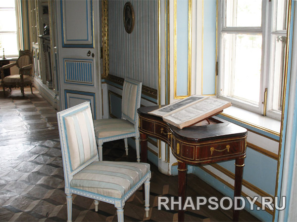 Столик для чтения - Дворец Кусково, Диванная