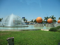 Апельсины - символ Анталии, фонтан